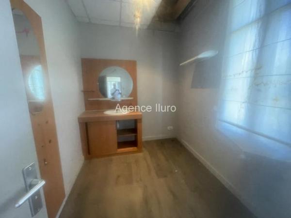 Local commercial - Oloron-sainte-marie - Réf.:205447 OLORON - A VENDRE LOCAL COMMERCIAL -