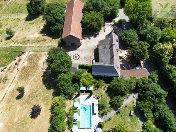 Un havre de paix champêtre avec une activité commerciale opérationnelle au cœur de l'Aveyron