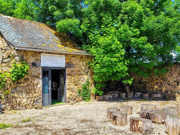 Un havre de paix champêtre avec une activité commerciale opérationnelle au cœur de l'Aveyron