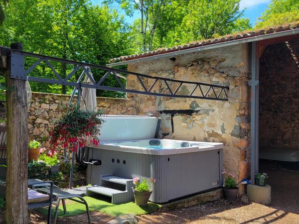 Un havre de paix champêtre avec une activité commerciale opérationnelle au cœur de l'Aveyron