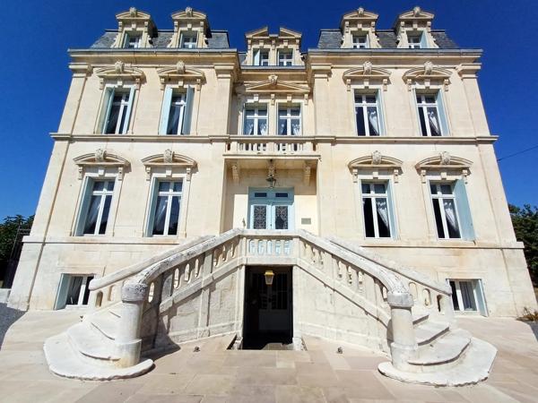 Magnifique château avec piscine chauffée