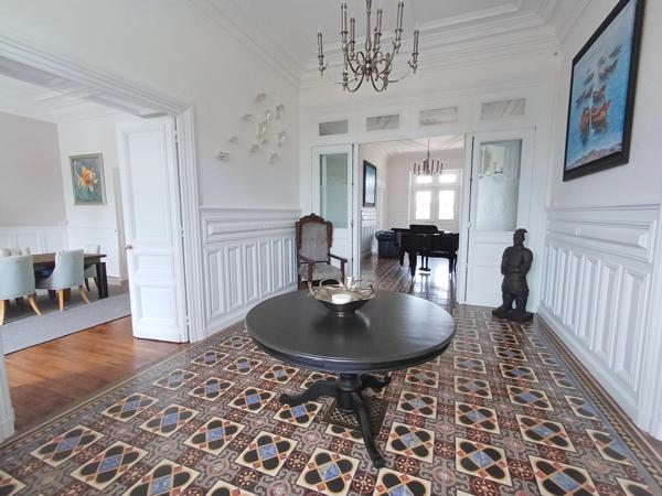 Magnifique château avec piscine chauffée