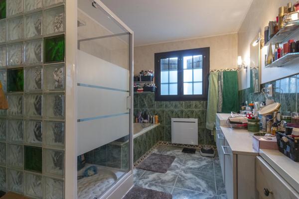 Charmante maison de plain pied avec piscine, à proximité de Jarnac