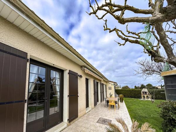 Charmante maison de plain pied avec piscine, à proximité de Jarnac