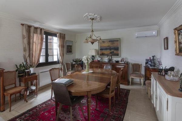 Charmante maison de plain pied avec piscine, à proximité de Jarnac