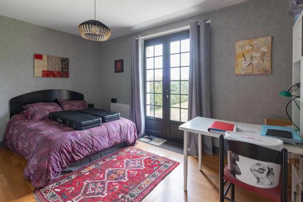 Charmante maison de plain pied avec piscine, à proximité de Jarnac