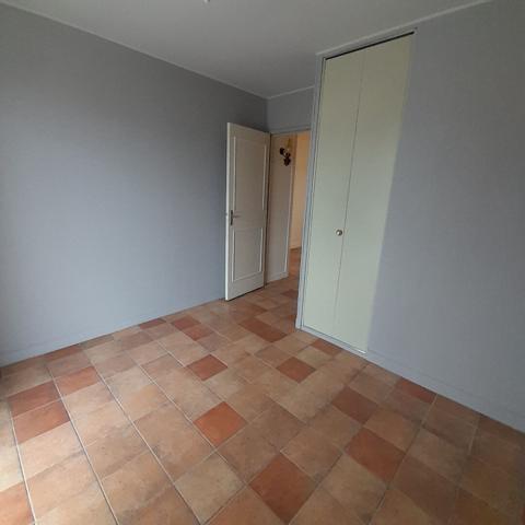 Maison Nouan Le Fuzelier dans quartier calme.