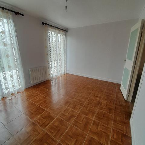 Maison Nouan Le Fuzelier dans quartier calme.