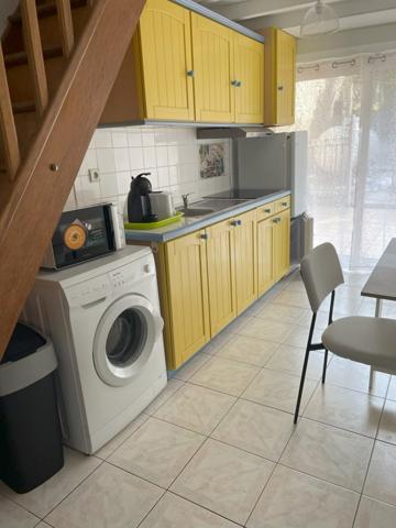 Ensuès-la-Redonne (13820) Ensues la Redonne " Centre ville duplex type 2 meublé "