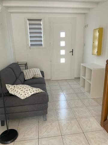 Ensuès-la-Redonne (13820) Ensues la Redonne " Centre ville duplex type 2 meublé "