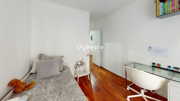 Appartement 4P / 3 chambres - 92.5m² + 16m² de balcons - Métro LIBERTE