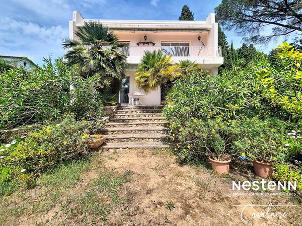 TOUT A PIED pour cette villa d'environ 161 m² sur 2 niveaux, 3 chambres, atelier et terrain piscinable d'environ 900 m²Maison Cavalaire Sur Mer