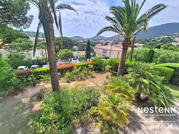 TOUT A PIED pour cette villa d'environ 161 m² sur 2 niveaux, 3 chambres, atelier et terrain piscinable d'environ 900 m²Maison Cavalaire Sur Mer