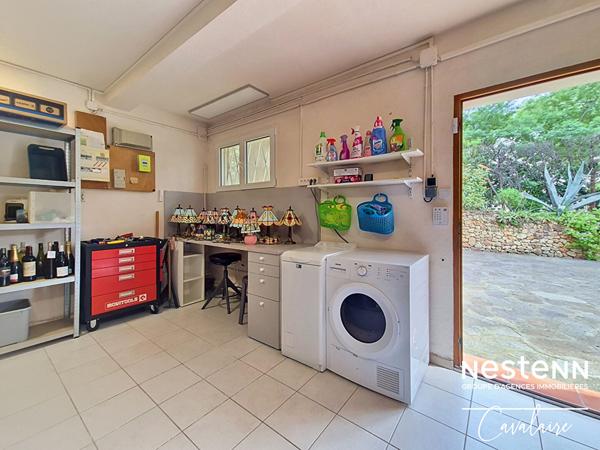 TOUT A PIED pour cette villa d'environ 161 m² sur 2 niveaux, 3 chambres, atelier et terrain piscinable d'environ 900 m²Maison Cavalaire Sur Mer