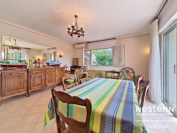 TOUT A PIED pour cette villa d'environ 161 m² sur 2 niveaux, 3 chambres, atelier et terrain piscinable d'environ 900 m²Maison Cavalaire Sur Mer