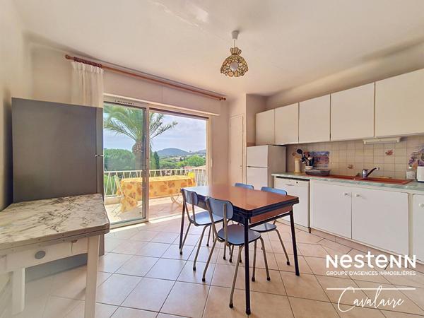 TOUT A PIED pour cette villa d'environ 161 m² sur 2 niveaux, 3 chambres, atelier et terrain piscinable d'environ 900 m²Maison Cavalaire Sur Mer