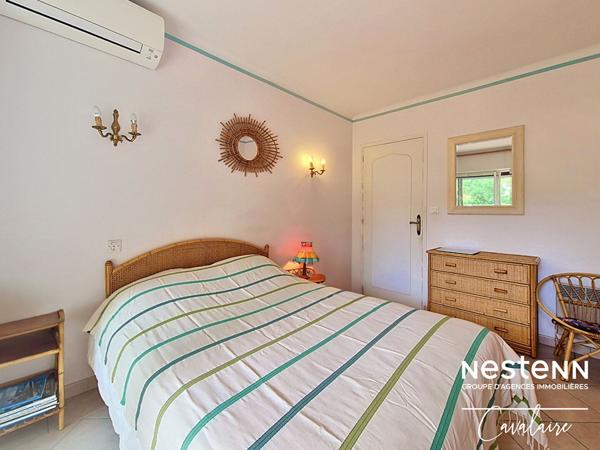 TOUT A PIED pour cette villa d'environ 161 m² sur 2 niveaux, 3 chambres, atelier et terrain piscinable d'environ 900 m²Maison Cavalaire Sur Mer