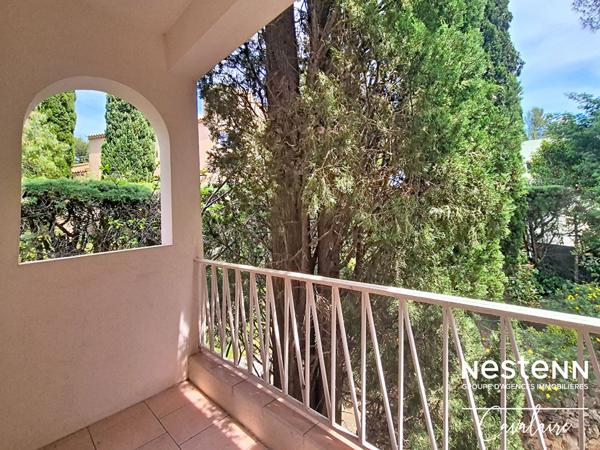 TOUT A PIED pour cette villa d'environ 161 m² sur 2 niveaux, 3 chambres, atelier et terrain piscinable d'environ 900 m²Maison Cavalaire Sur Mer