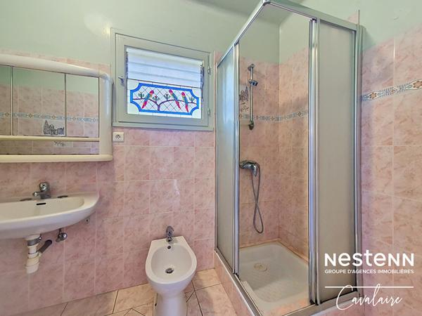 TOUT A PIED pour cette villa d'environ 161 m² sur 2 niveaux, 3 chambres, atelier et terrain piscinable d'environ 900 m²Maison Cavalaire Sur Mer
