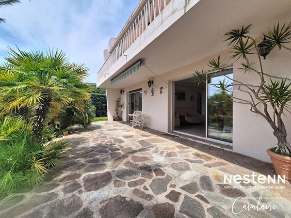 TOUT A PIED pour cette villa d'environ 161 m² sur 2 niveaux, 3 chambres, atelier et terrain piscinable d'environ 900 m²Maison Cavalaire Sur Mer