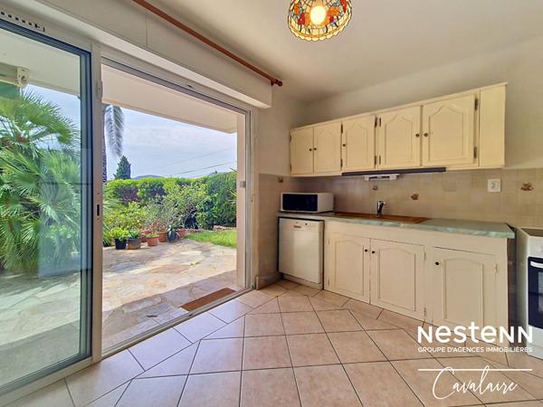 TOUT A PIED pour cette villa d'environ 161 m² sur 2 niveaux, 3 chambres, atelier et terrain piscinable d'environ 900 m²Maison Cavalaire Sur Mer