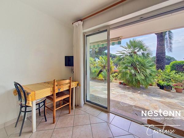 TOUT A PIED pour cette villa d'environ 161 m² sur 2 niveaux, 3 chambres, atelier et terrain piscinable d'environ 900 m²Maison Cavalaire Sur Mer
