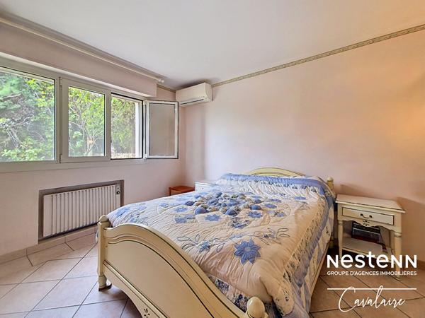 TOUT A PIED pour cette villa d'environ 161 m² sur 2 niveaux, 3 chambres, atelier et terrain piscinable d'environ 900 m²Maison Cavalaire Sur Mer