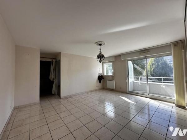 A VENDRE VANNES PROCHE GARE SPACIEUX T2 AVEC GARAGE