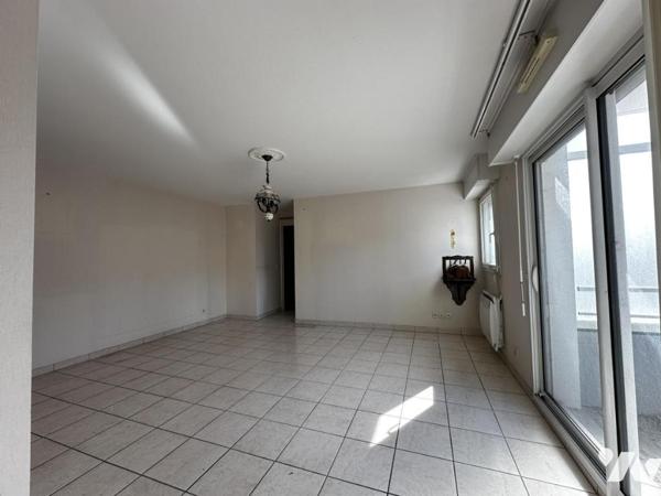 A VENDRE VANNES PROCHE GARE SPACIEUX T2 AVEC GARAGE