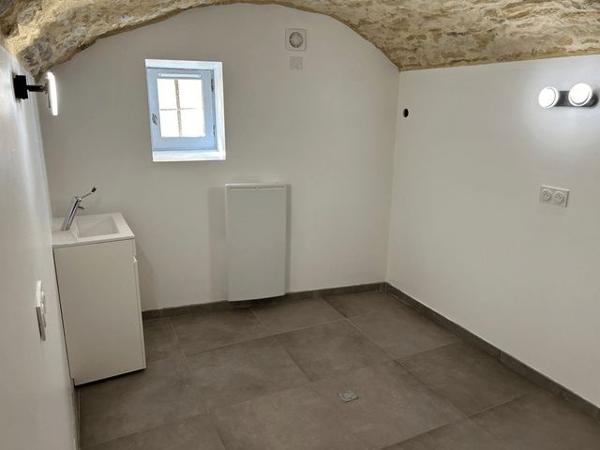 Local commercial 1 pièce T1 F1 15.3 m² à Saint Maximin 2 Rue des Templiers 30700 à louer