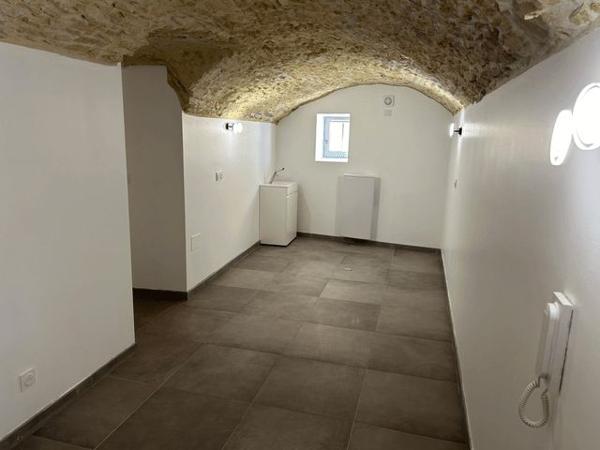 Local commercial 1 pièce T1 F1 15.3 m² à Saint Maximin 2 Rue des Templiers 30700 à louer