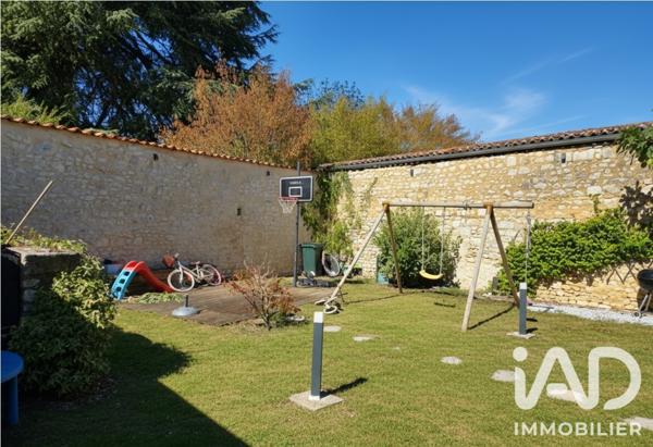 Maison à vendre 5 pièces 144 m² La Rochefoucauld-en-Angoumois