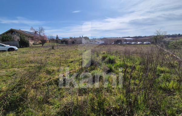 Terrain plat constructible de 1029 m2 à Romans sur Isère