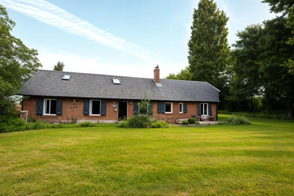 2 MAISONS SUR TERRAIN D'ENV 8000M2