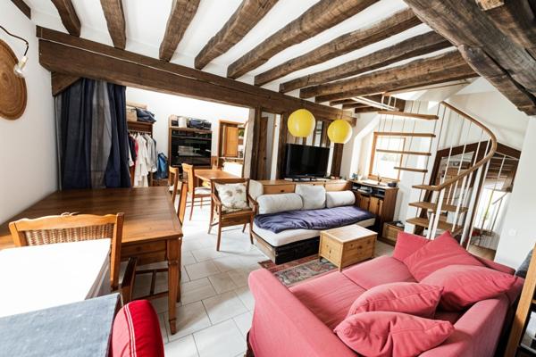 2 MAISONS SUR TERRAIN D'ENV 8000M2