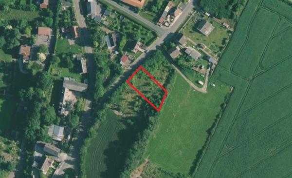 Joli terrain à bâtir situé dans une rue calme