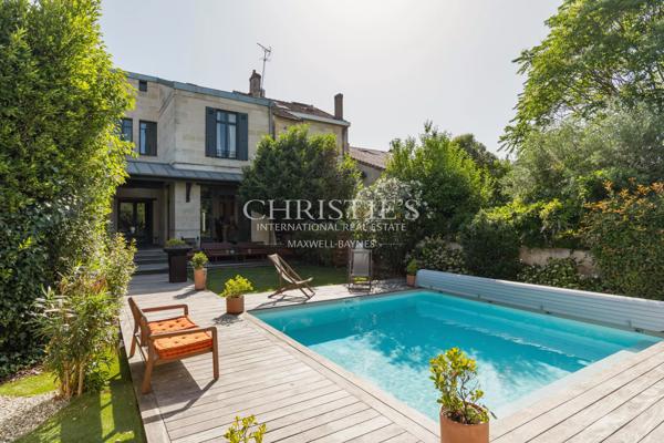 MAISON DE MAÎTRE RÉNOVÉE AVEC MAISON D’INVITÉS, PISCINE ET GARAGES