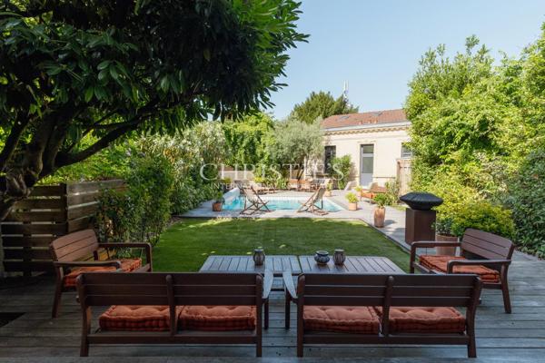 MAISON DE MAÎTRE RÉNOVÉE AVEC MAISON D’INVITÉS, PISCINE ET GARAGES