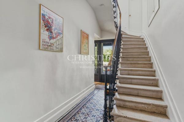 MAISON DE MAÎTRE RÉNOVÉE AVEC MAISON D’INVITÉS, PISCINE ET GARAGES
