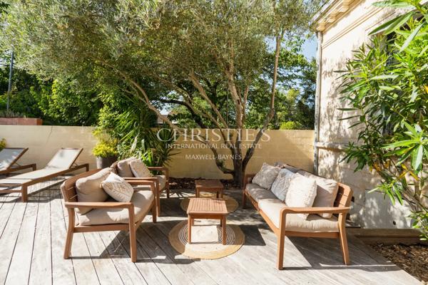 MAISON DE MAÎTRE RÉNOVÉE AVEC MAISON D’INVITÉS, PISCINE ET GARAGES