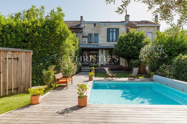 MAISON DE MAÎTRE RÉNOVÉE AVEC MAISON D’INVITÉS, PISCINE ET GARAGES