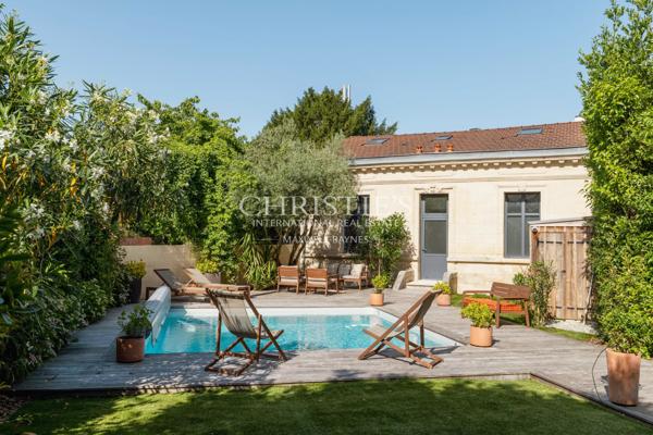 MAISON DE MAÎTRE RÉNOVÉE AVEC MAISON D’INVITÉS, PISCINE ET GARAGES