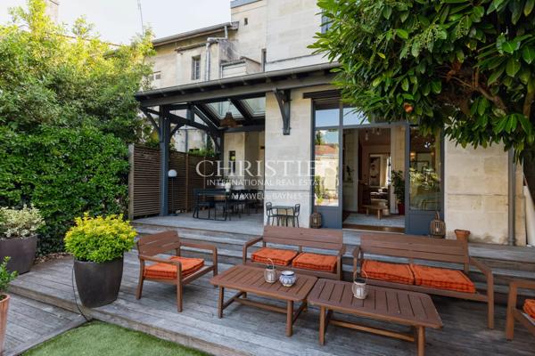 MAISON DE MAÎTRE RÉNOVÉE AVEC MAISON D’INVITÉS, PISCINE ET GARAGES