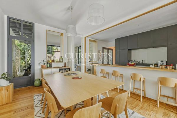 MAISON DE MAÎTRE RÉNOVÉE AVEC MAISON D’INVITÉS, PISCINE ET GARAGES