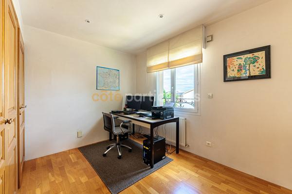 Vente
                Maison156 m² - 6 Pièces -
                    REZE (44400)