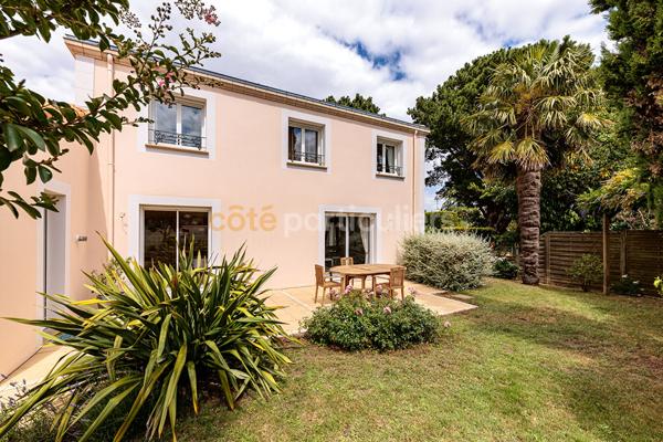 Vente
                Maison156 m² - 6 Pièces -
                    REZE (44400)