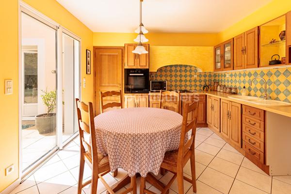 Vente
                Maison156 m² - 6 Pièces -
                    REZE (44400)