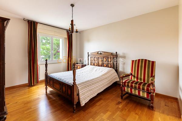 Vente
                Maison156 m² - 6 Pièces -
                    REZE (44400)