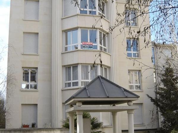 Location Studio 32.9 m² - 53 RUE DE FONTENAY Sceaux 92330