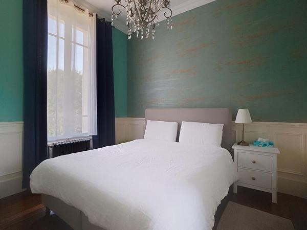 Maison de maître en Bourgogne, 6 pièce(s) 225 m2 sur 4.547 m² terrain